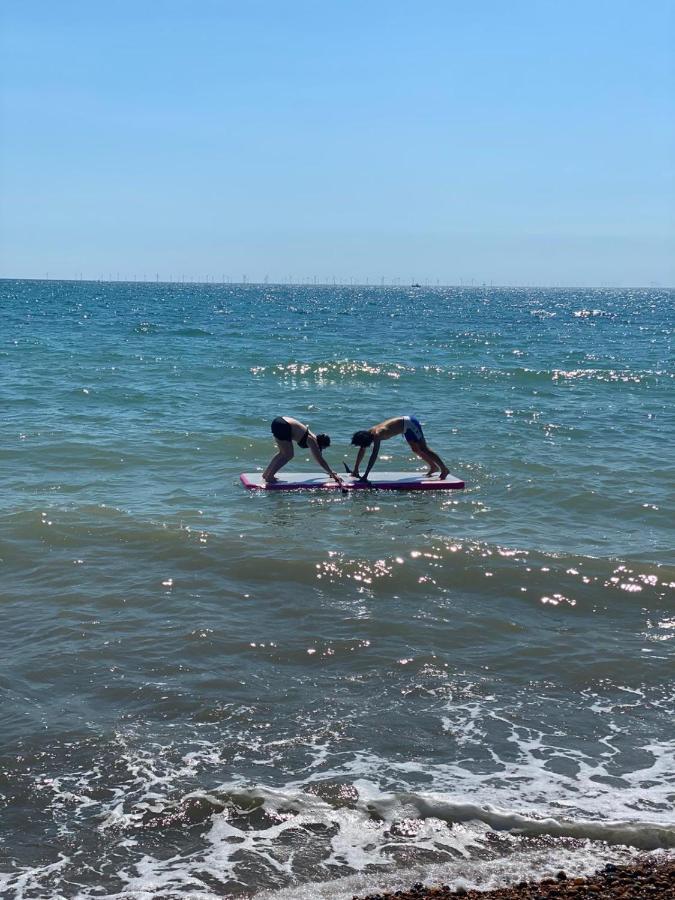 Little Brighton Beach Apartments - Also Separate Spa Cabin And Watersports 외부 사진