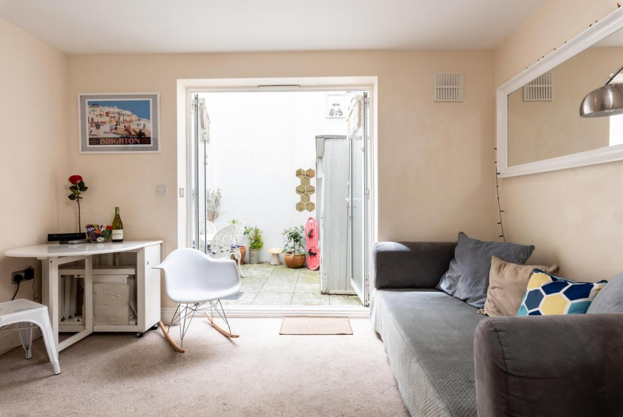 Little Brighton Beach Apartments - Also Separate Spa Cabin And Watersports 외부 사진