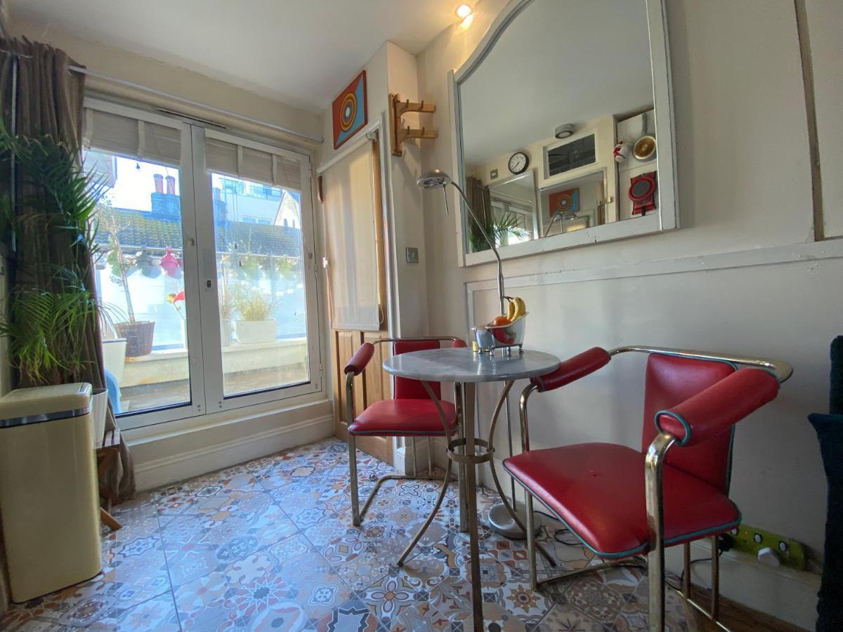 Little Brighton Beach Apartments - Also Separate Spa Cabin And Watersports 외부 사진