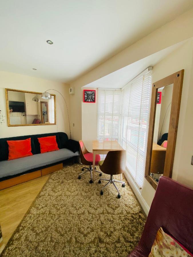 Little Brighton Beach Apartments - Also Separate Spa Cabin And Watersports 외부 사진