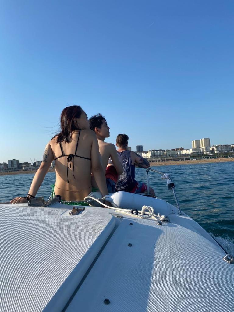Little Brighton Beach Apartments - Also Separate Spa Cabin And Watersports 외부 사진